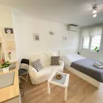 Molly\'S Apartment